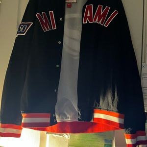 Miami jacket size 44 L black . Red.
